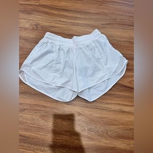Lululemon like new hotty hot shorts size 6 tall